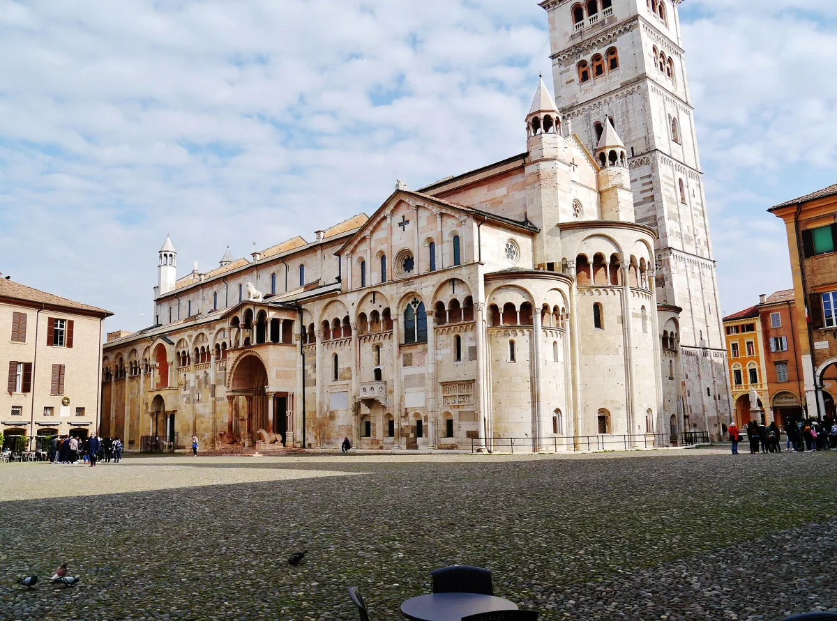 Dove Mangiare a Modena: Esplosione di Sapori e Tradizioni