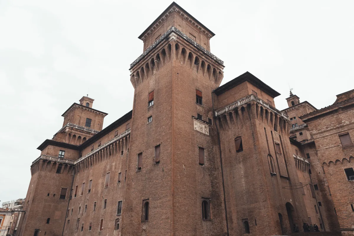 Guida Completa per Arrivare a Ferrara: Scopri la Città Estense
