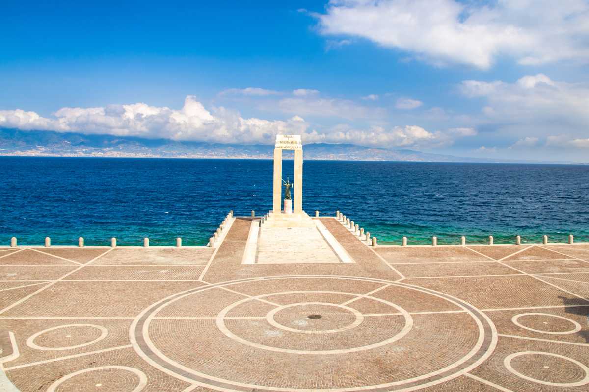 Vista panoramica di Reggio Emilia con i suoi monumenti storici e piazze vivaci