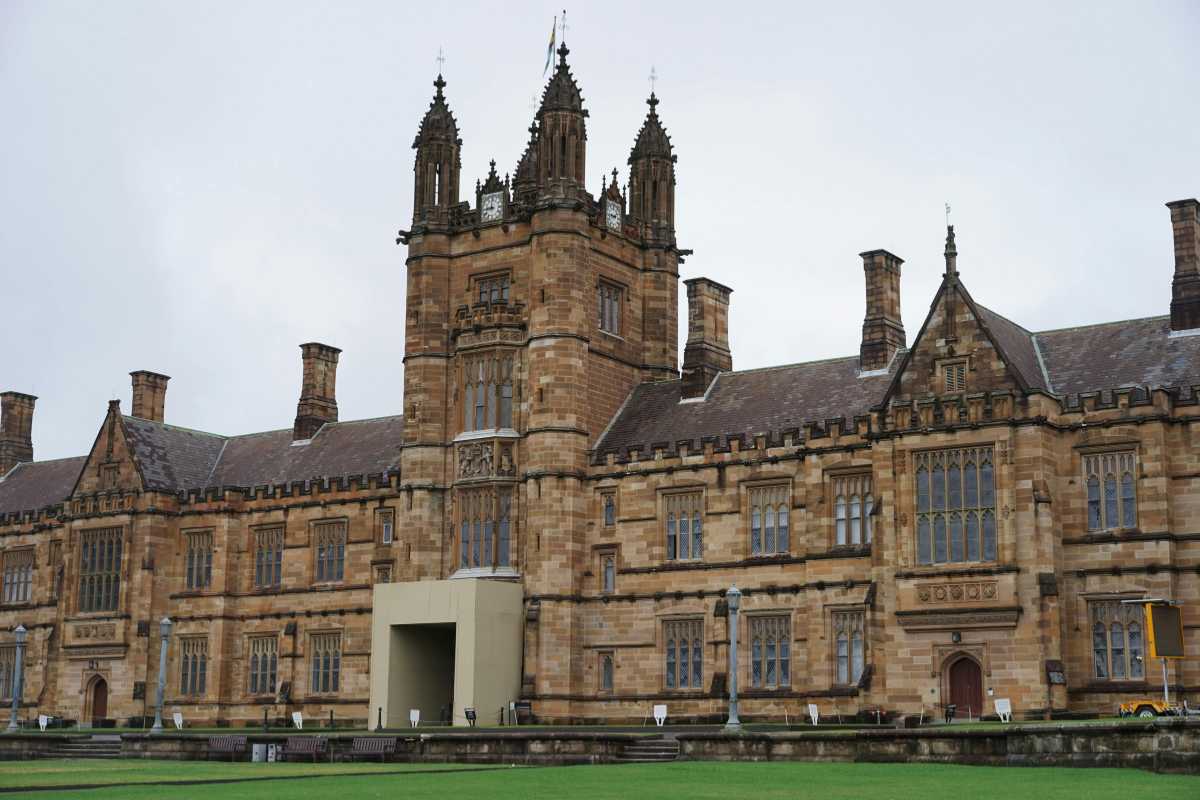 Celebrazione del 600° anniversario dell'Università di Bologna con eventi culturali e conferenze