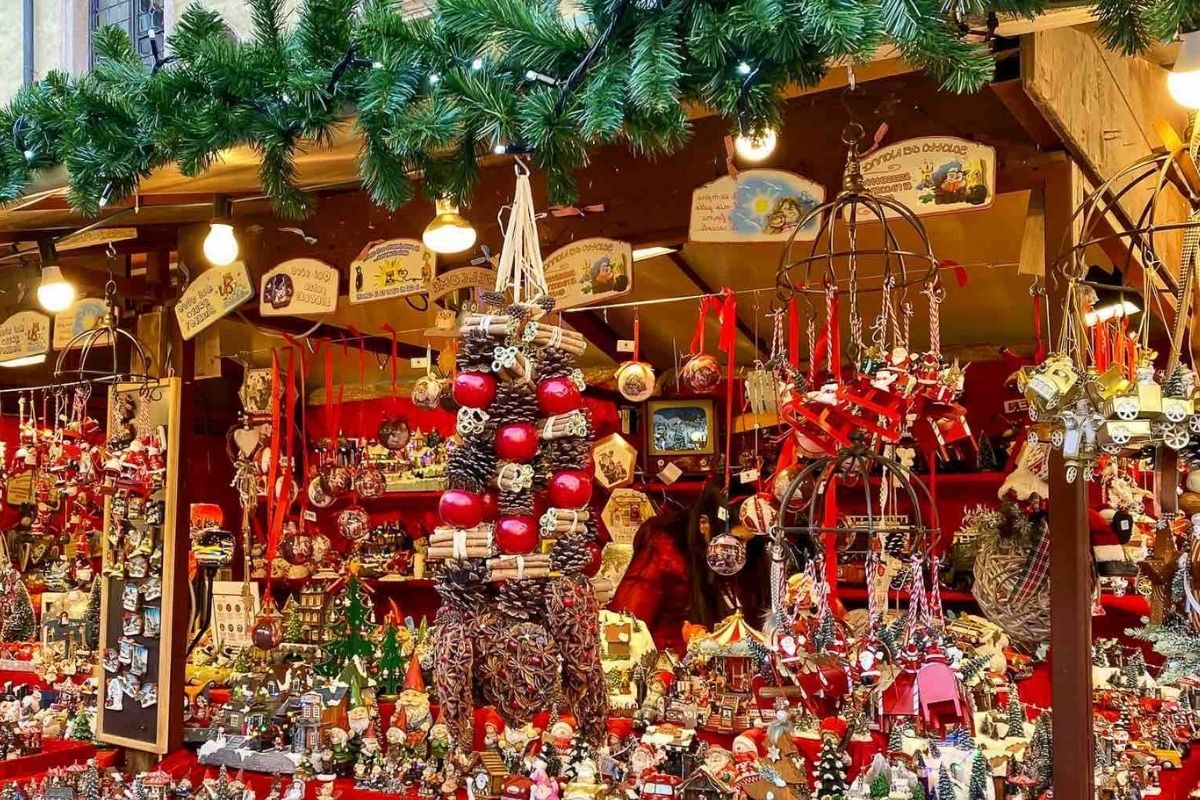 Mercatini di Natale a Cesena, mostra l'atmosfera festosa e i prodotti tipici