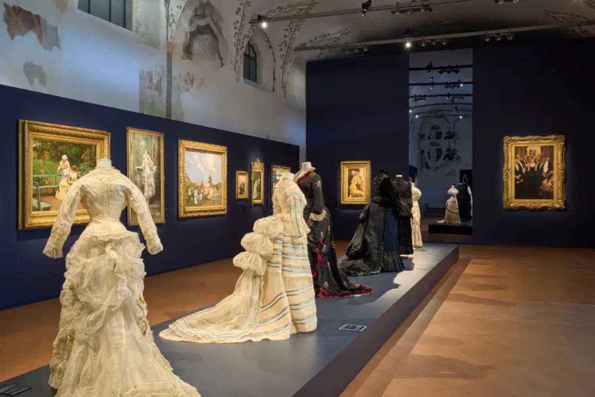 Interno di un museo di Forlì con opere d'arte