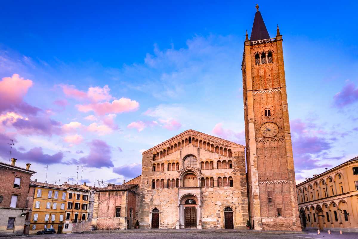 Vista panoramica della città di Parma con il Duomo e il Battistero in evidenza